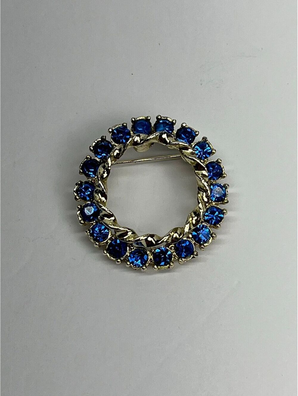 #28 Vintage Gerry’s Brooch Blue Glass Rhinestone Circle Gold Tone